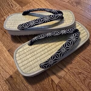 Traditional Japanese Zori Sandals with Dark Blue (Navy) Straps